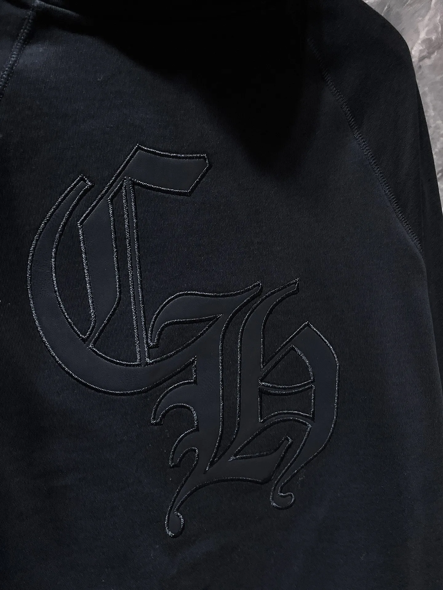 P260 Chrome Hearts Classic Dark Series Crow Cross Embroidery Patch Leather Hooded Sweatshirt Improved customized version of 1:1 high-weight high-quality fabric Recommended Color: Gray Black Size: S, M, L, XL